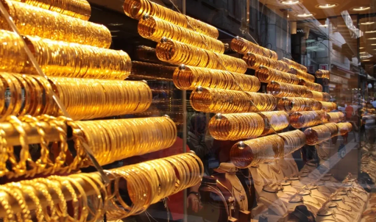 Altın Fiyatlarında Sert Düşüş: Yatırımcılar Hayal Kırıklığı Yaşıyor, Gözler ABD’den Gelecek Verilerde