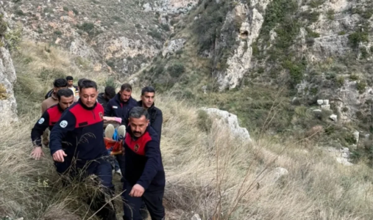 Antakya’da Dağda Mahsur Kalan Yürüyüşçü İtfaiye Ekiplerince Kurtarıldı