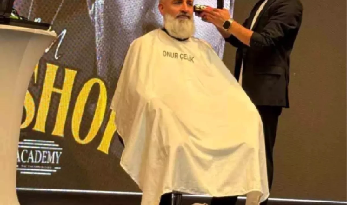 Antalya’da Kuaförler Buluştu: Onur Çelik Sahnedeydi