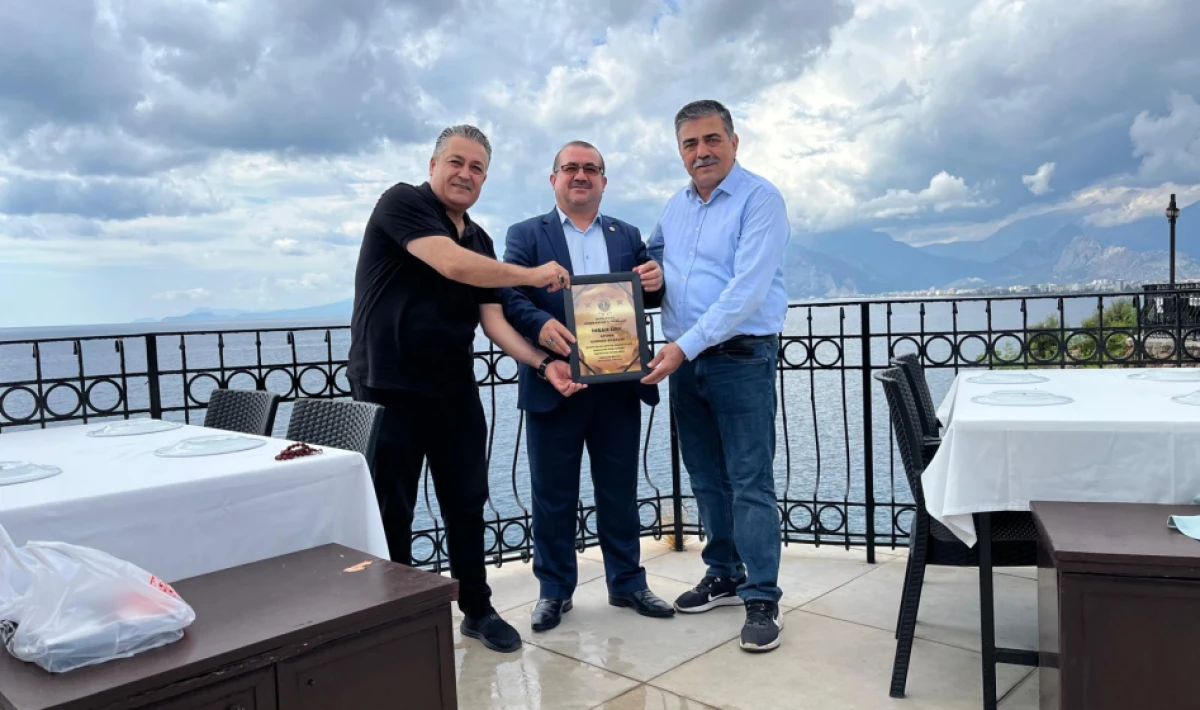 ANTALYA’NIN GURURU İHSAN ÜRE’YE ANLAMLI ÖDÜL