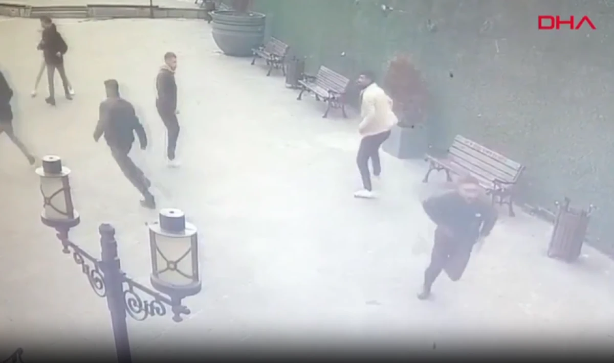 Kars’ta parkta kan aktı: Bıçaklı kavgada 7 yaralı, 2’sinin durumu ağır