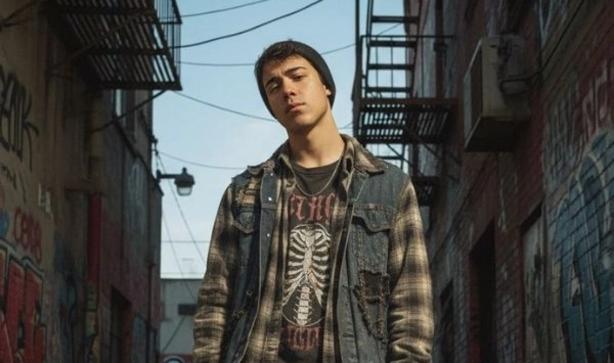 Kayahan Algan’dan Duygusal Bir Yolculuk: Just A Little Lie Albümü