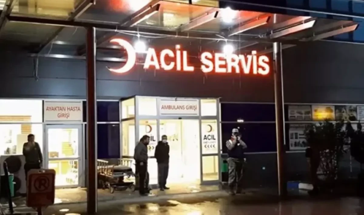 Kırıkkale’de Tavuk Yedikten Sonra Zehirlenme Şüphesi: 3 Üniversite Öğrencisi Hastaneye Kaldırıldı