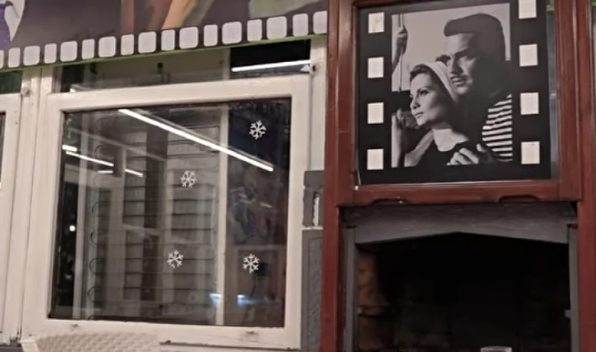 KOR ATEŞ GİBİ YANAN AŞK EVİ