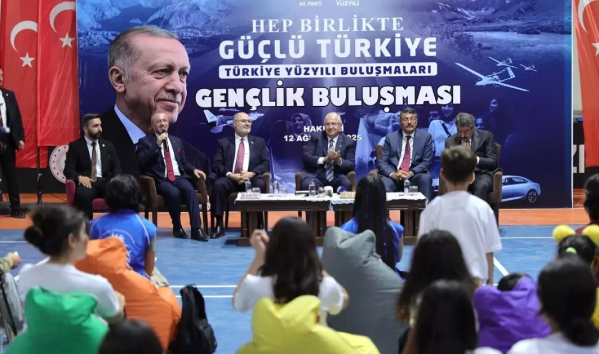 Milli Savunma Bakanı Güler, Hakkari'de Gençlerle Buluştu