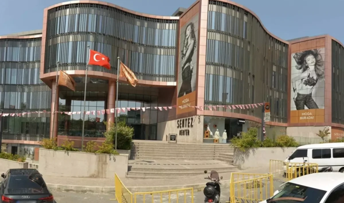 Milyonlarca Dolarlık Dev AVM Krizde: Dükkanların Büyük Bölümü Boşaldı