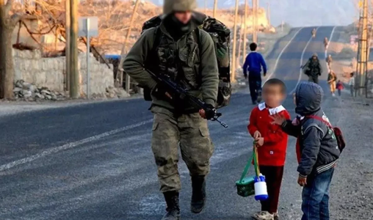 MSB’den Net Açıklama: “Çocuklara Su Veren Askerlere Soruşturma Açıldığı İddiaları Asılsızdır”