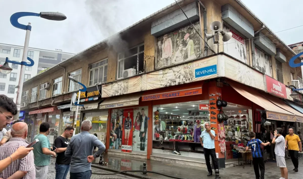 Rize’de Elektrik Ofisinde Korkutan Yangın!