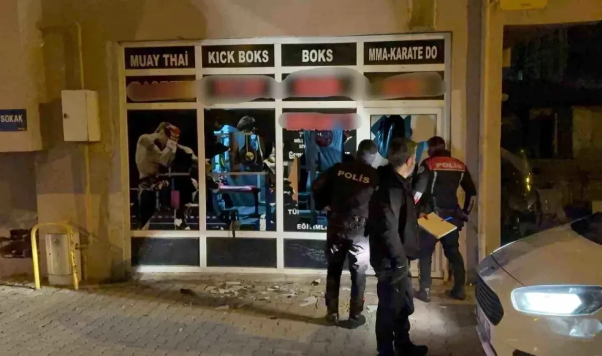 Samsun’da 13 yaşındaki kız çocuğuna taciz iddiası: Aile yakınları spor salonunu bastı, şüpheli adliyeye sevk edildi