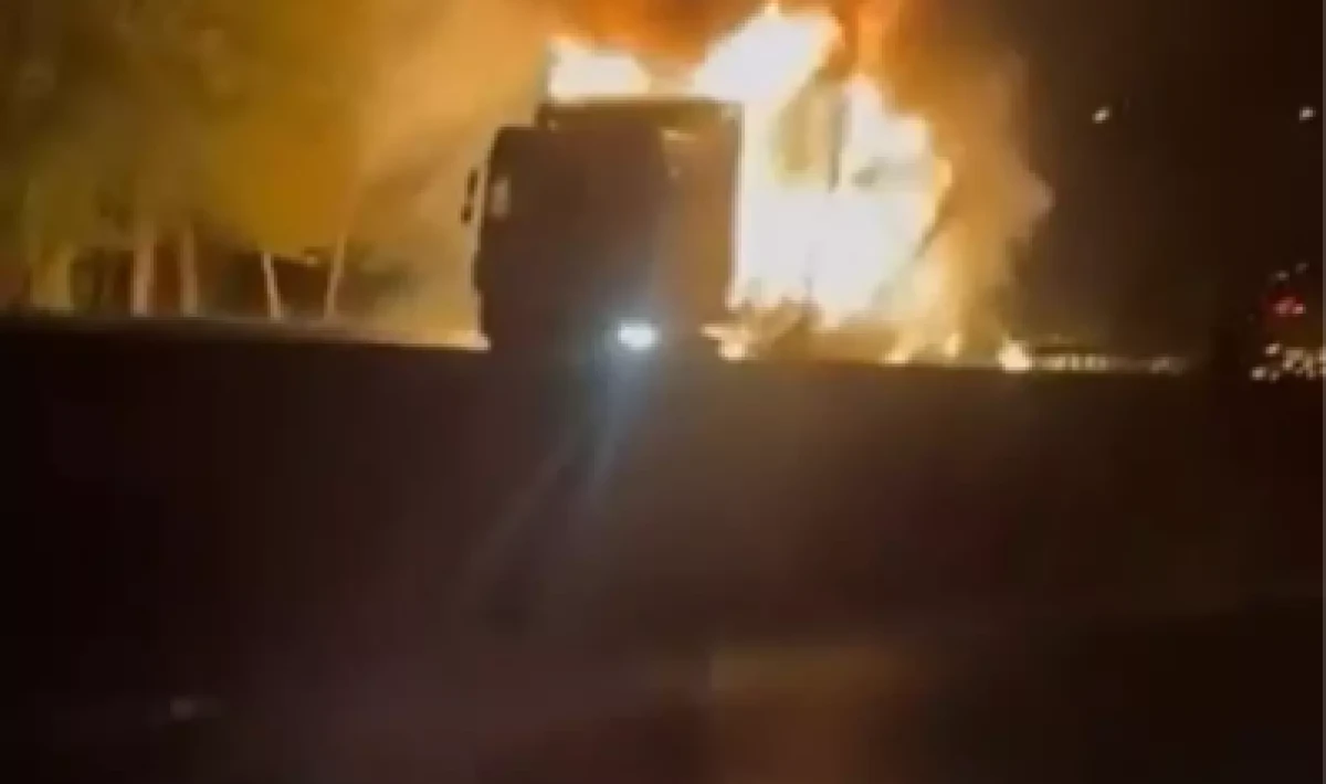 Samsun’da Kimyasal Yüklü TIR Alev Aldı: Dev Yangın Uyarısı