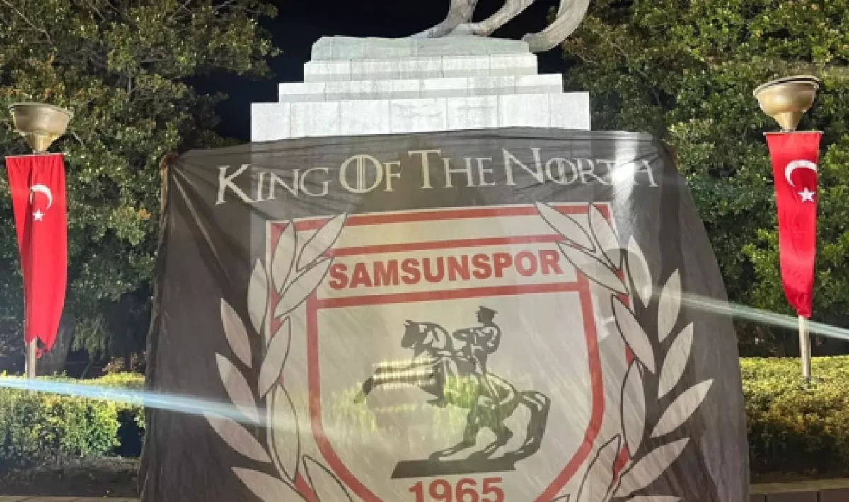 Samsunspor Taraftarları, AEK Atina Maçı Öncesi Atatürk Anıtı’nda Gece Boyunca Nöbet Tuttu