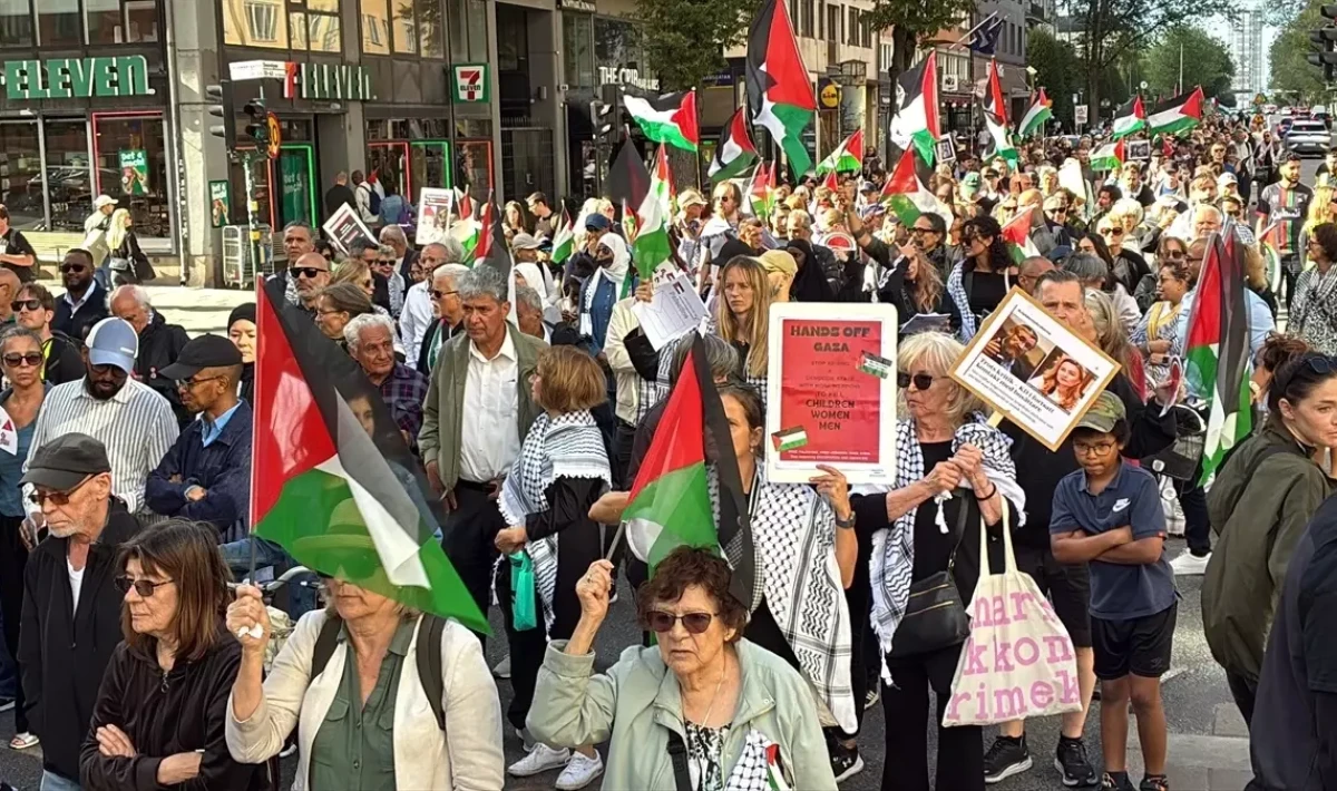 Stockholm’de İsrail’e Protesto: Siyah Giysili Göstericiler Tabutlu Eylem Düzenledi