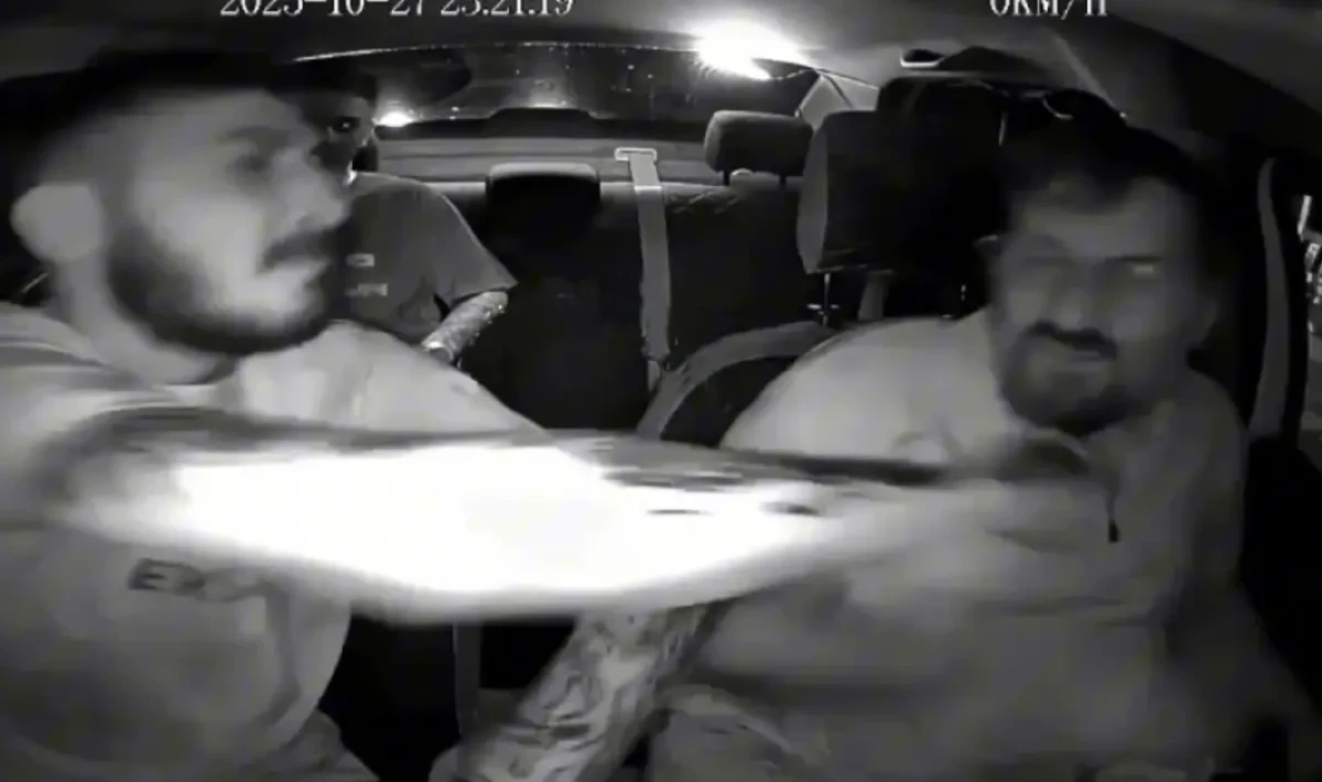 Taksi Şoförüne Defalarca Vurup Küfürler Savurdu