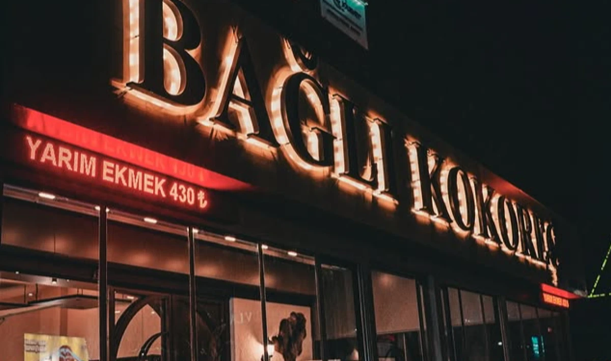 ÜNLÜLERİN GURMESİ AFAK ALGAN’DAN BAĞLI KOKOREÇ'E TAM NOT!